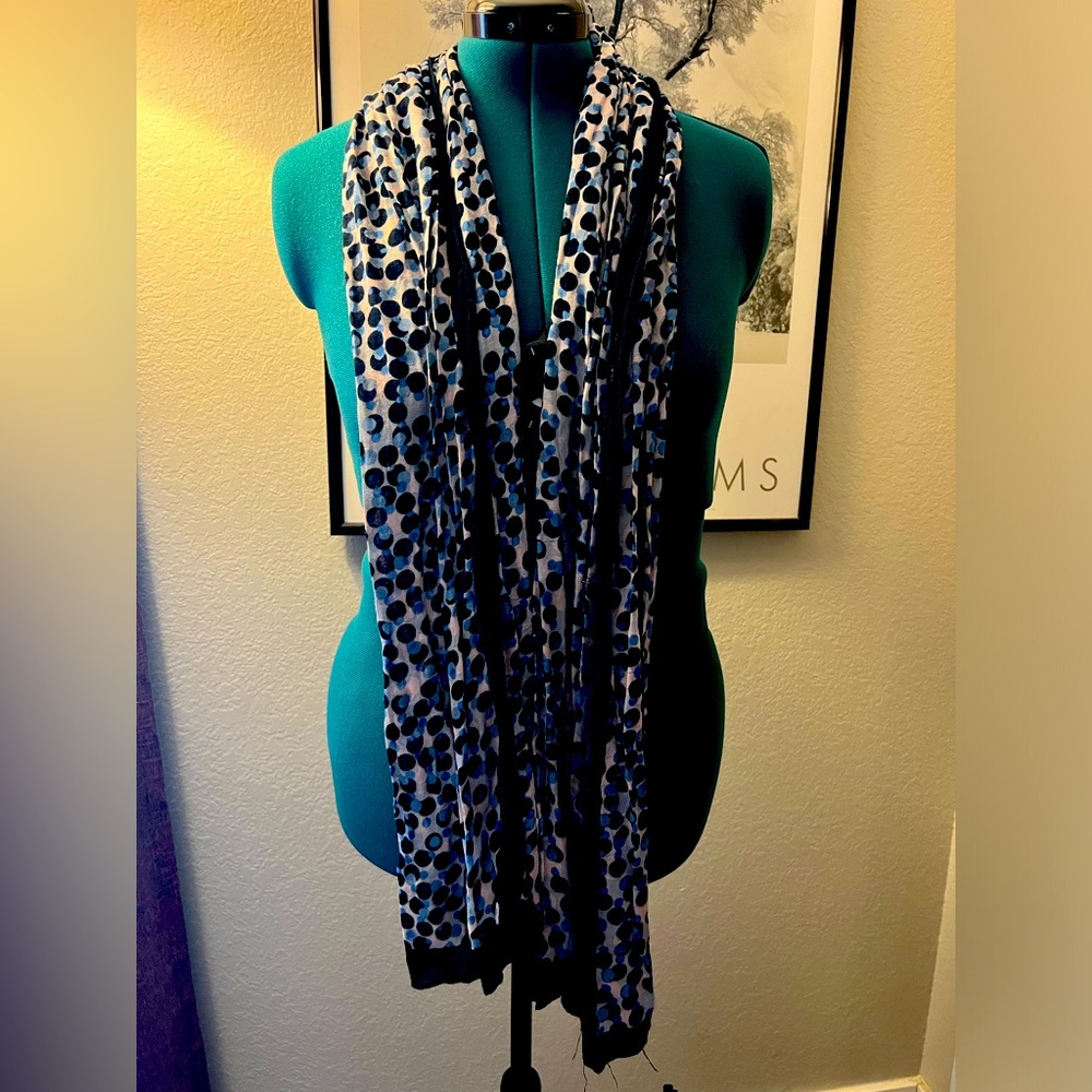 Van Huesen summer scarf
